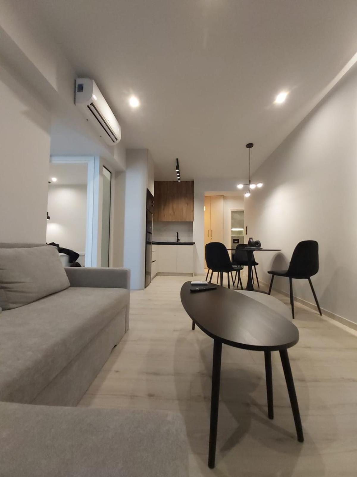 Apartment Real Ermou 34 *
